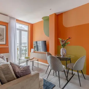 Playful & Bright 1br Near The Faculty Of Law Apartment